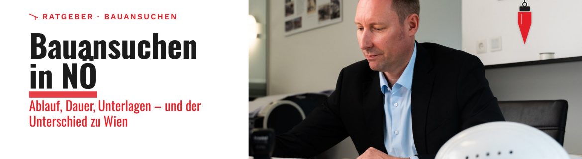 Baumeister Franz Grassl prüft im Planungsbüro Baupläne für ein Bauansuchen in Niederösterreich